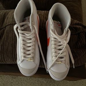 Women’s Nike Blazer Mid 77